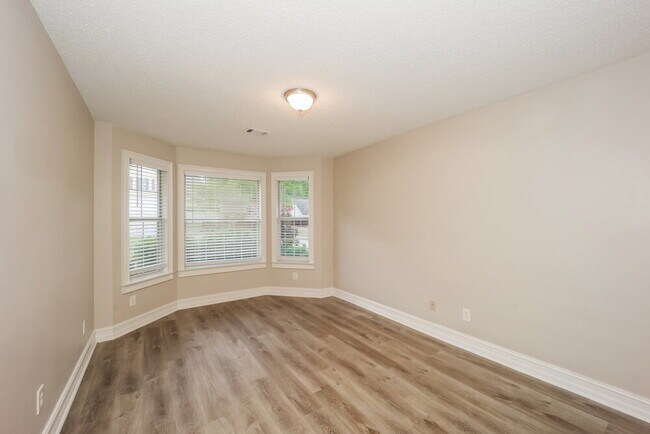 Foto del edificio - 33 Arbor Cove Dr