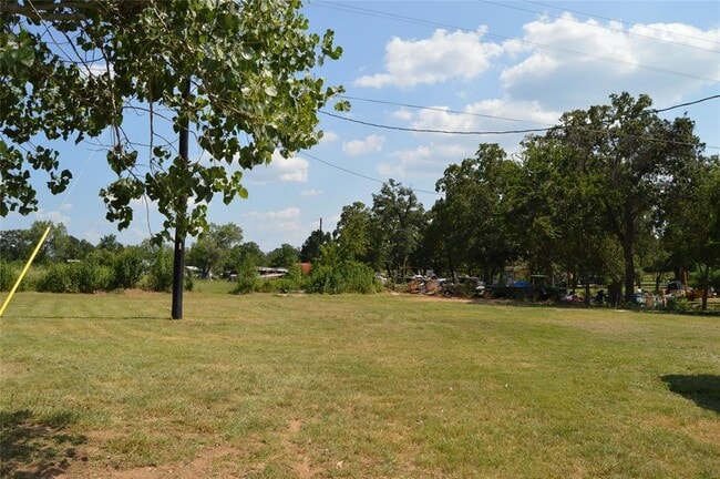 Building Photo - 245 Flaming Oak Dr