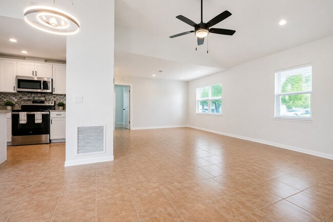 Building Photo - Beautifully Renovated 3 Bedroom • 2 Bathroom Home in Largo, Florida
