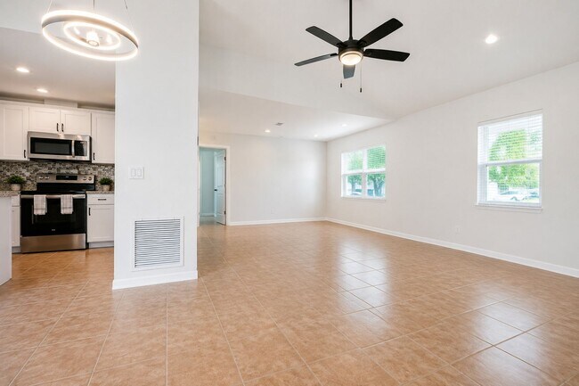 Foto del edificio - Beautifully Renovated 3 Bedroom • 2 Bathroom Home in Largo, Florida