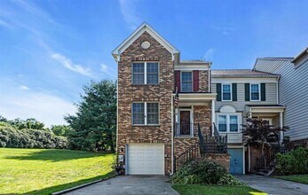 Building Photo - 9354 Sombersby Ct