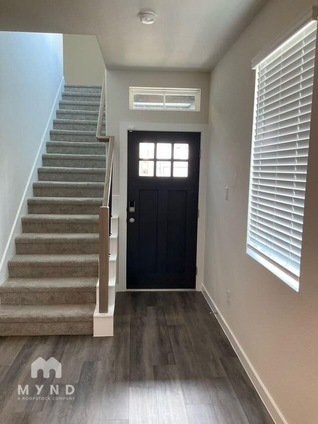 Foto del edificio - 14750 Slow River Ave