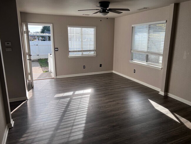 Foto del edificio - 2820 East St