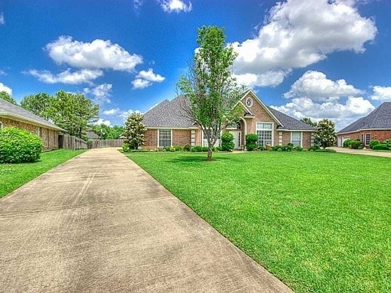 Building Photo - *GORGEOUS 4 BR CARRIAGE OAKS*