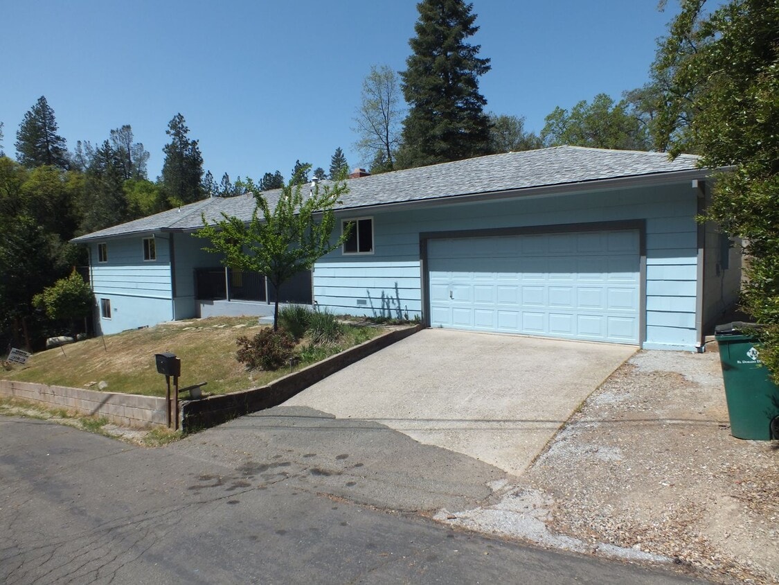 Primary Photo - Remodeled 3/2 Placerville home near downto...