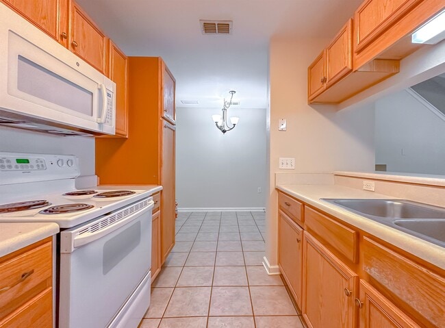 Building Photo - 2738 W Tharpe St