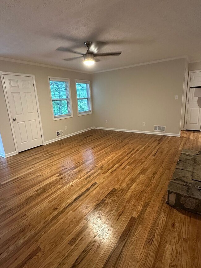 Foto del edificio - Completely Updated 3BR Home – New Kitchen, Floors, Fixtures & More!