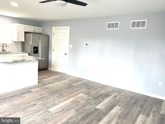Building Photo - 434 Pencader Ln