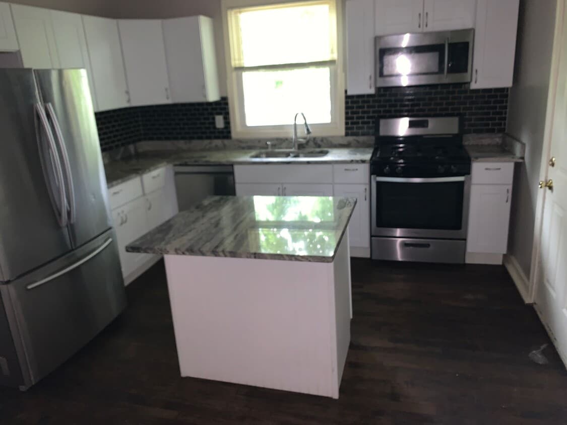 Primary Photo - 4 Bedroom, 2 Bath House in Bay View
