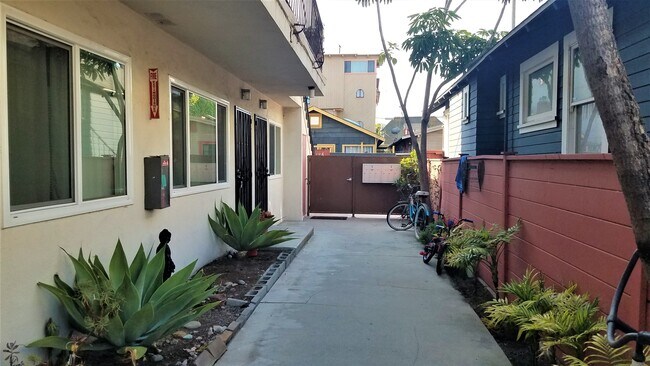 Gated - 21 S Venice Blvd