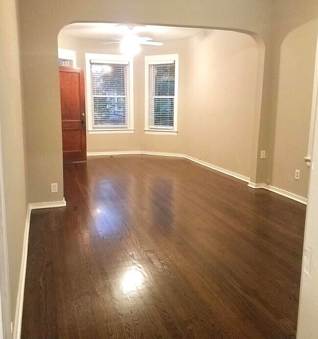 Foto del edificio - 2930 N Sacramento Ave