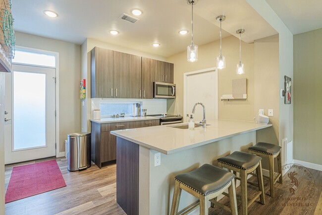 Building Photo - 859 Struthers Ave