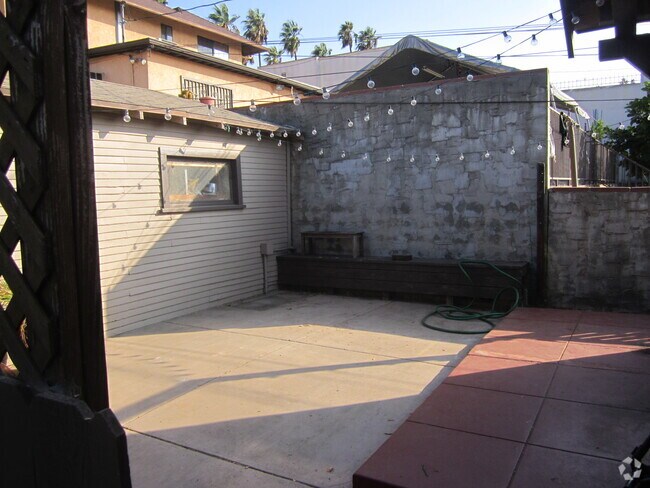 Building Photo - 1439 Laveta Ter