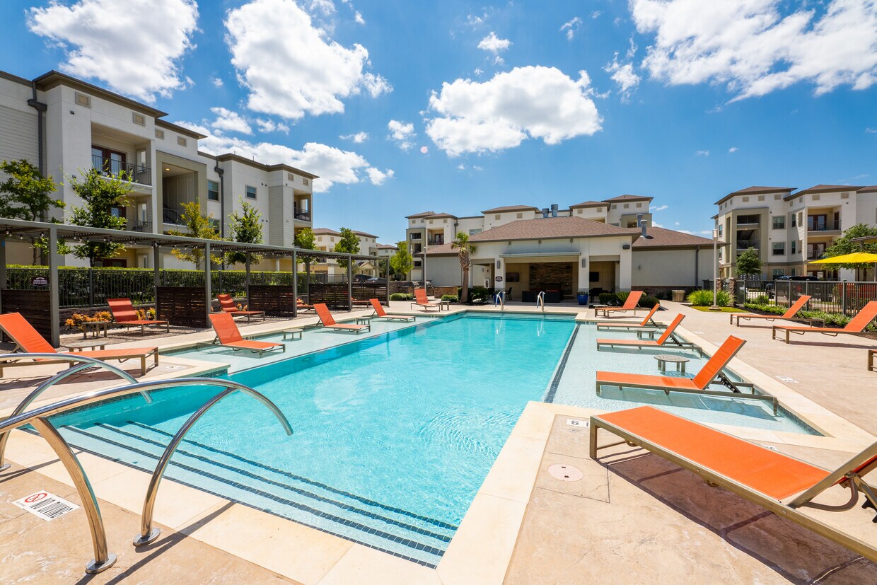 22 North 149 S Bagdad Rd Leander, TX