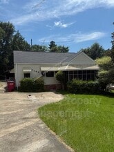 Building Photo - 3069 Somerset Dr