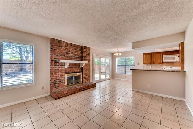 Foto del edificio - 4 br, 2.5 bath House - 3305 Castle Drive UNIT