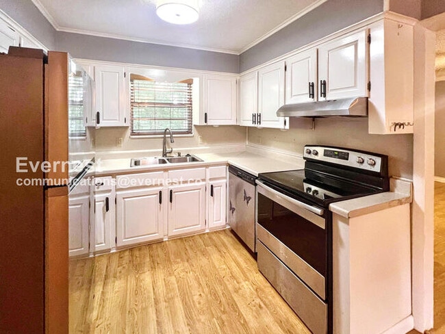 Building Photo - 903 Bristol Dr