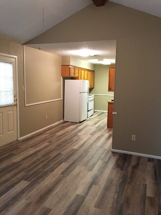 Building Photo - Two Bedroom Located in Frenship ISD!