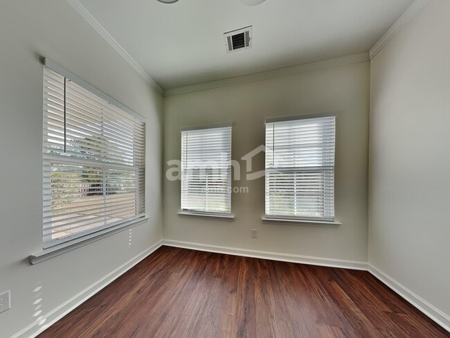 Building Photo - 131 Waverly Way