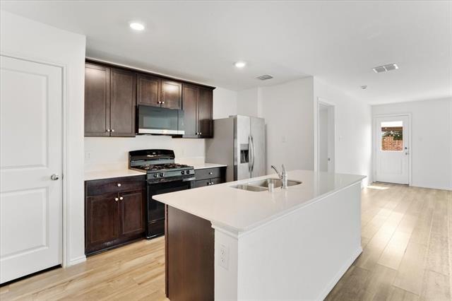 Foto del edificio - 405 Laurenbrooke Dr