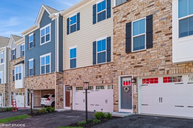 Building Photo - 6902 Sycamore Way