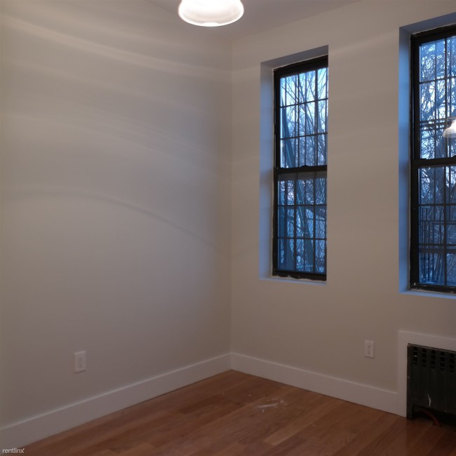 Building Photo - 1154 Gates Ave