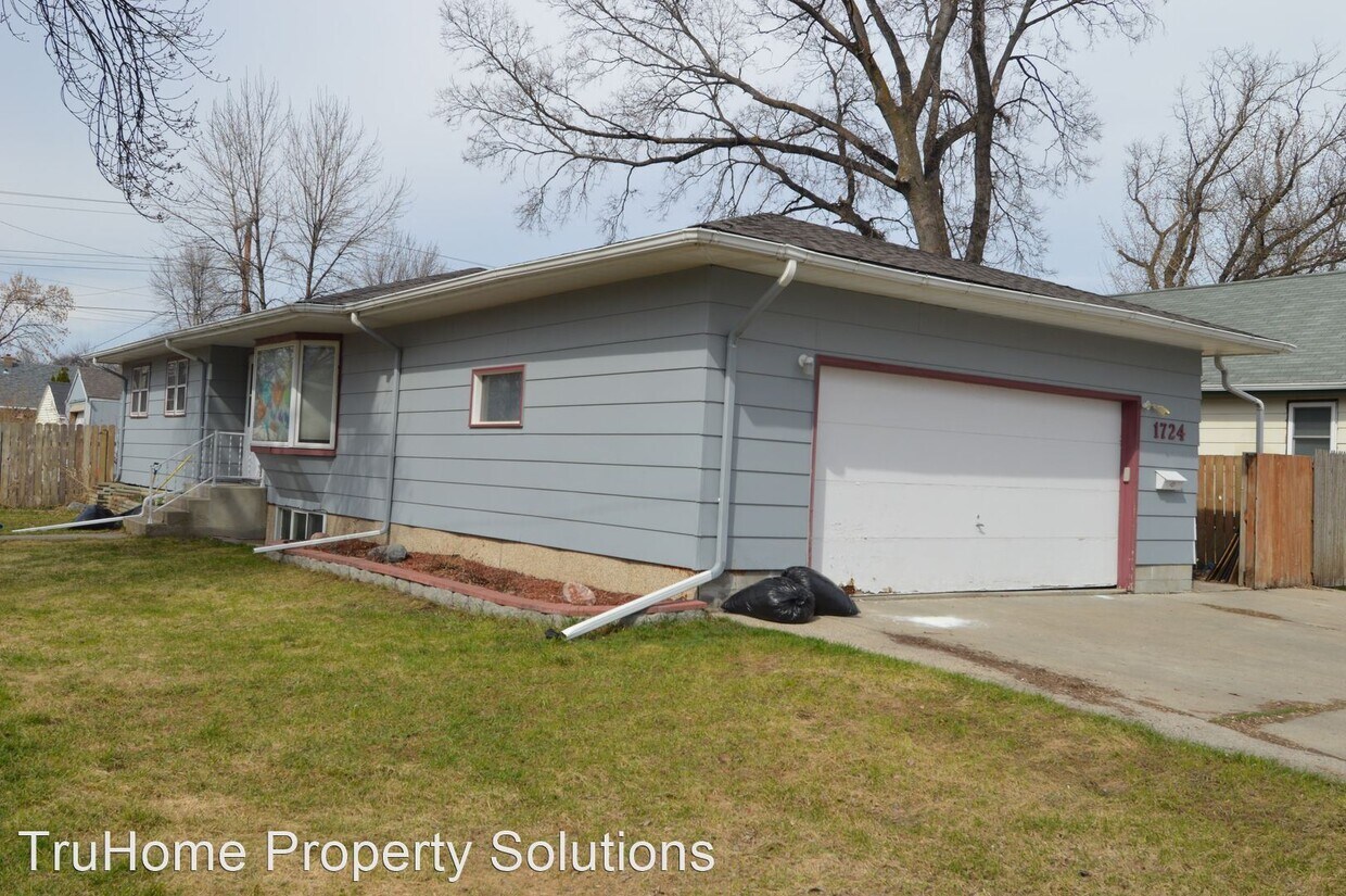 Primary Photo - 1724 6th Ave N
