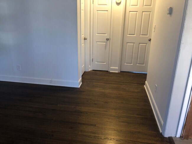 Foto del edificio - 6718-6720 Woodstream Duplex