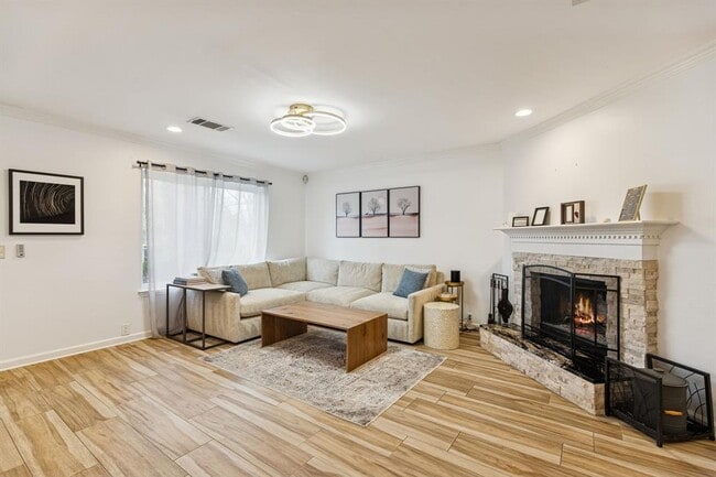 Foto del edificio - 2117 Kaiser Dr