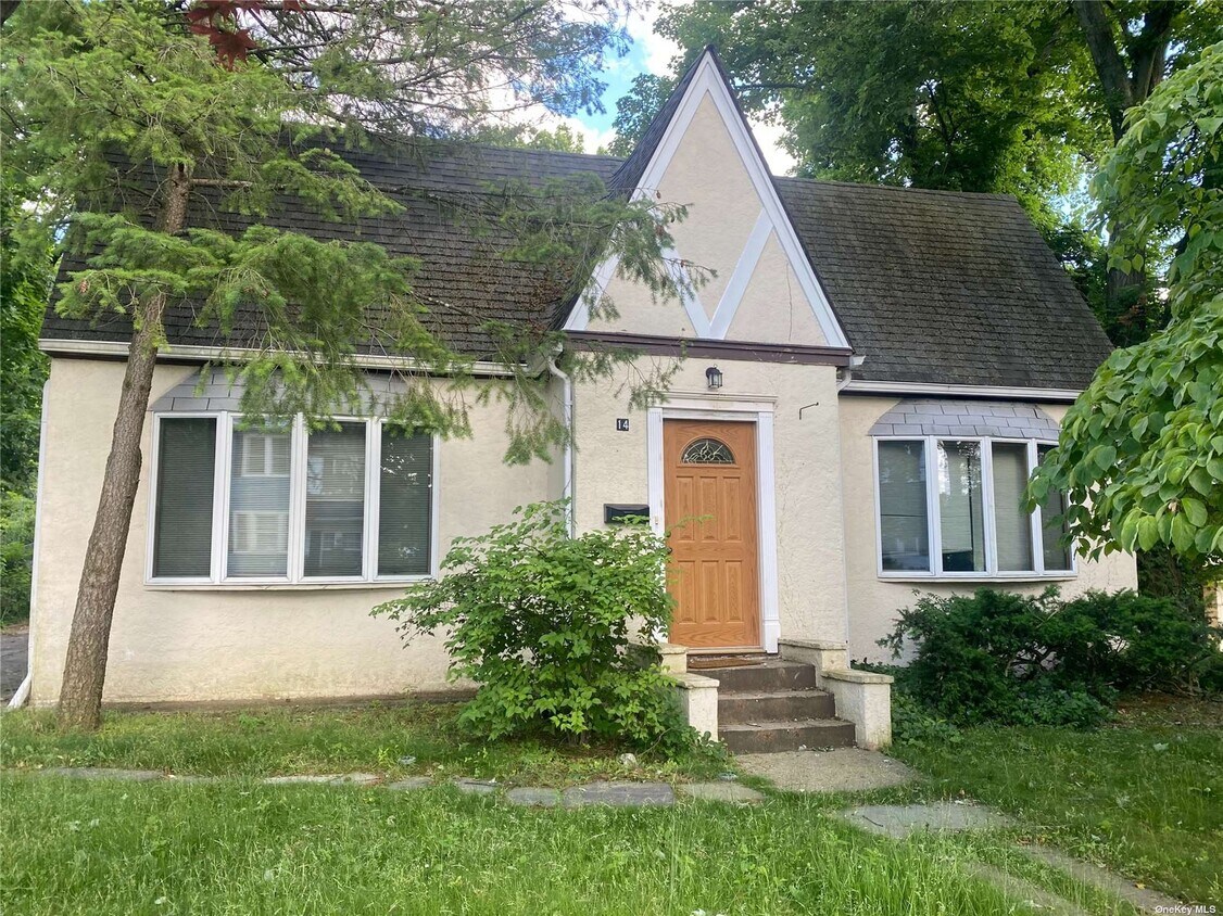 Primary Photo - 14 Centre Dr