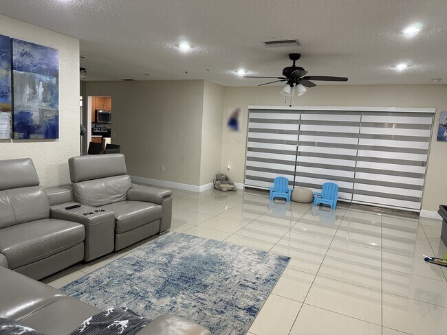 Foto del edificio - 1272 NW 89th Terrace