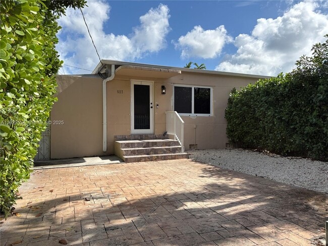 Foto del edificio - 527 SW 9th Ave