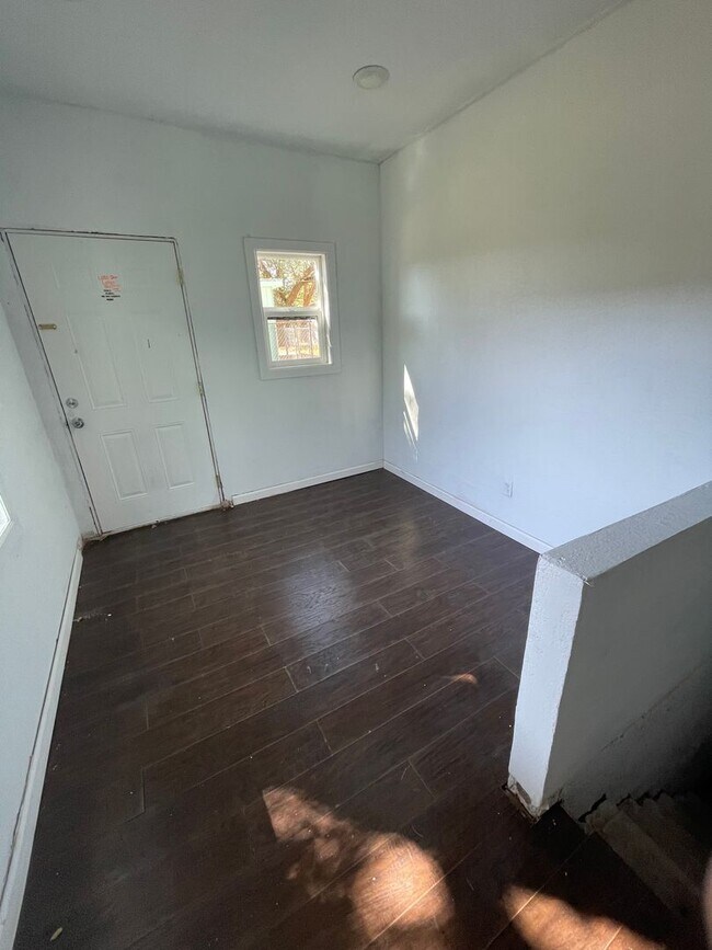 Foto del edificio - Spacious 2 Bed Home with a Basement! HUD OK!