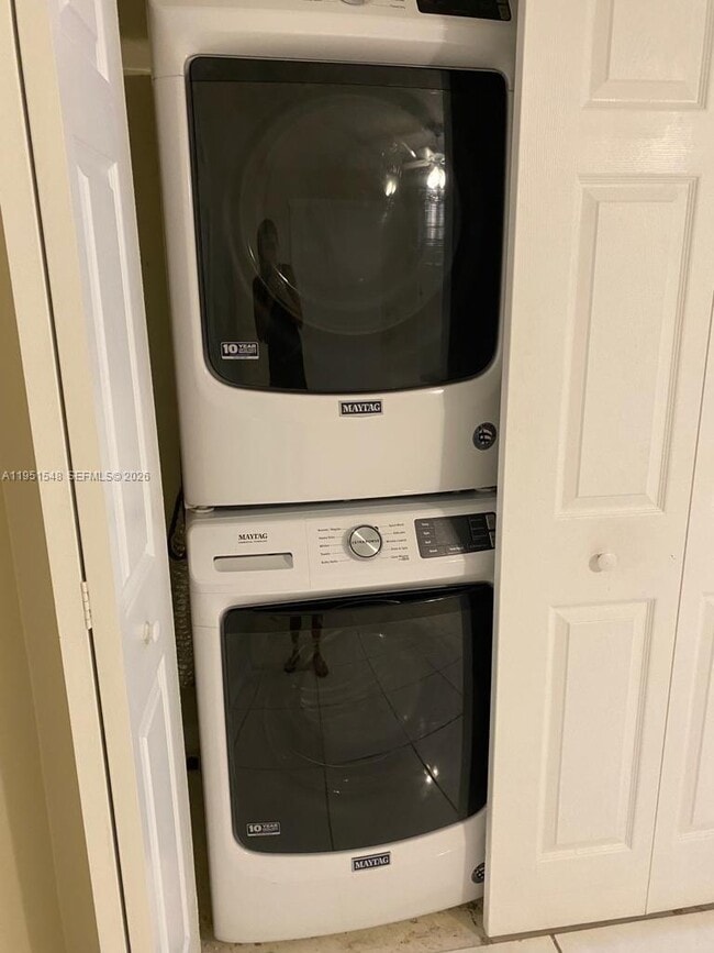 Building Photo - 629 Executive Center Dr