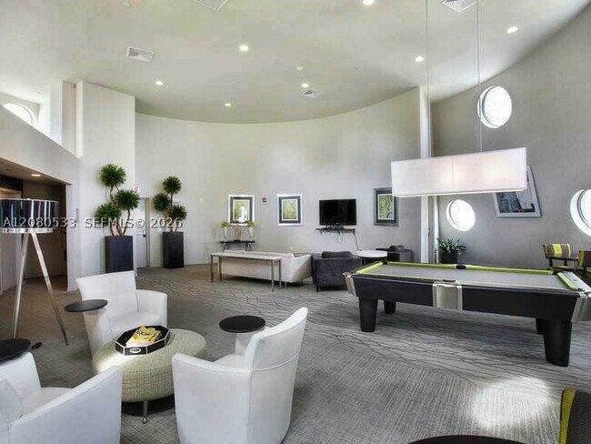 Foto del edificio - 6000 Collins Ave