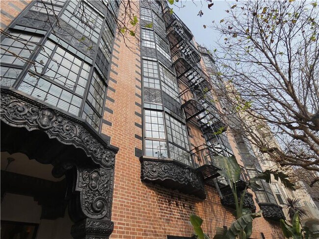 Building Photo - 2360 Pacific Ave