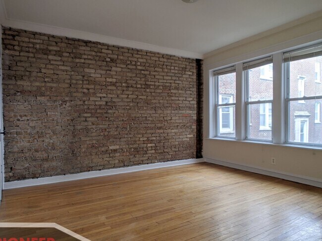 Foto del edificio - 3042 W Wellington Ave