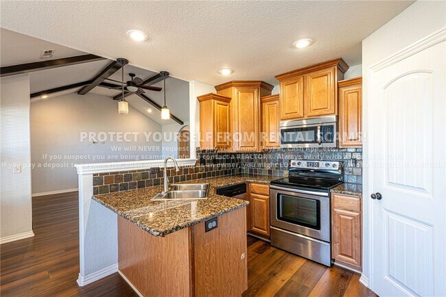Building Photo - 3705 W Amour Dr