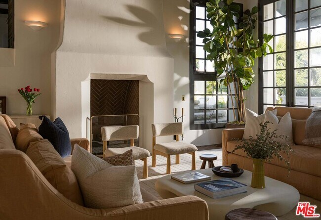 Building Photo - 3911 Via Laguna