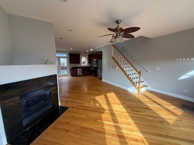 Foto del edificio - 7008 W Medill Ave