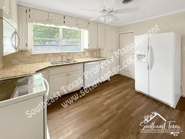 Building Photo - 2749 Rose Ave
