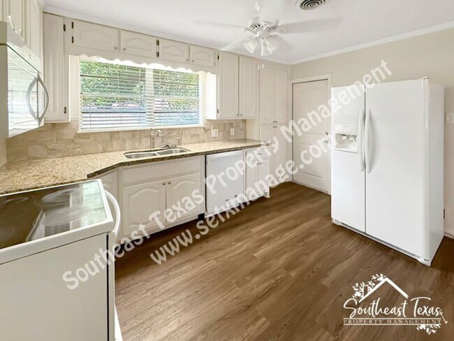 Foto del edificio - 2749 Rose Ave