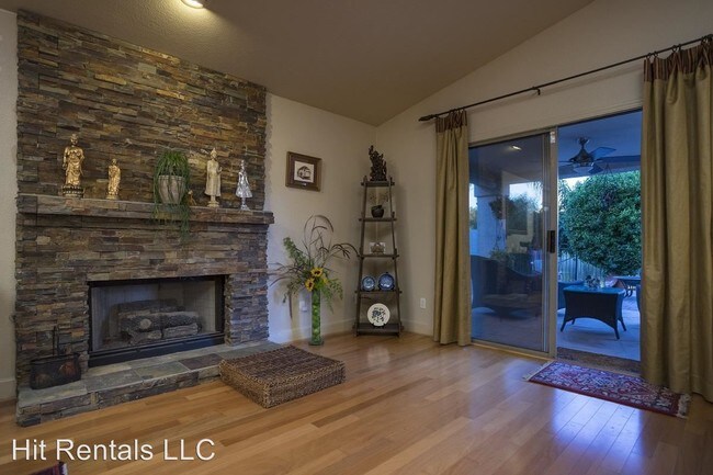 Building Photo - 4811 S Vista Pl