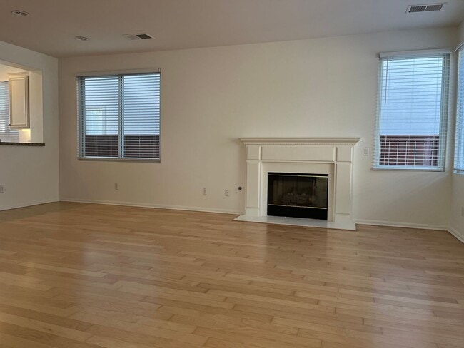 Building Photo - Beautiful Home in gated community blocks f...