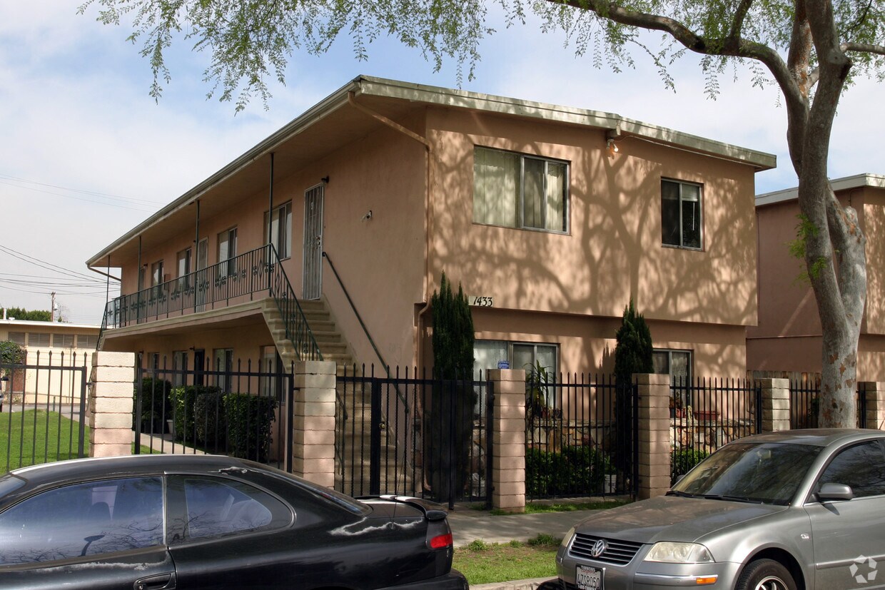 Foto principal - 1433 E 17th St