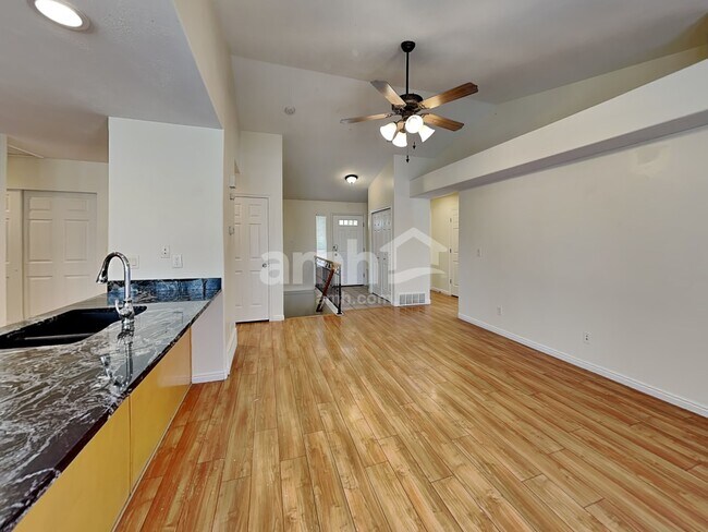 Foto del edificio - 6955 Jordan Cl Cir