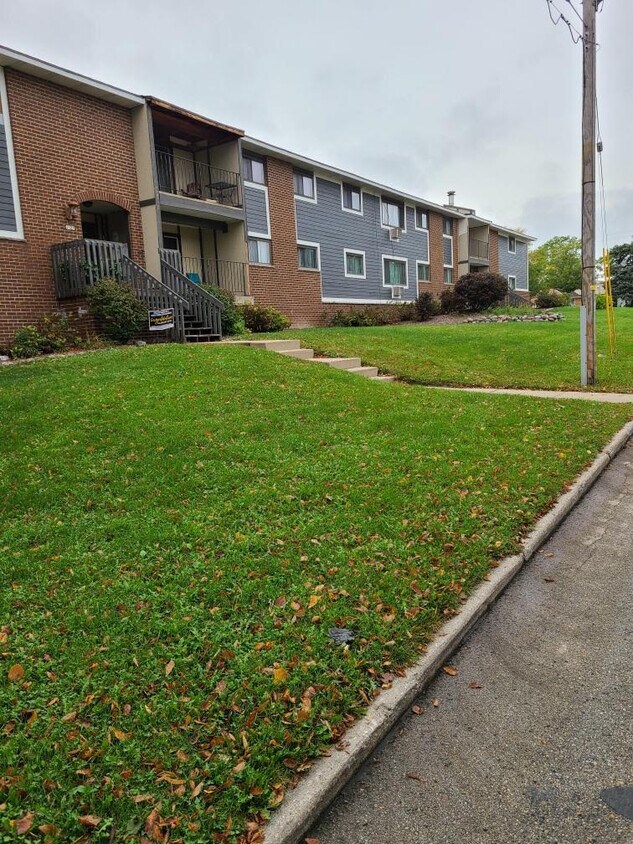 Primary Photo - 4521 S Ahmedi Ave