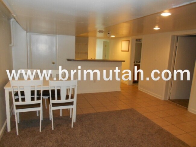 Building Photo - 2 S 1100 E