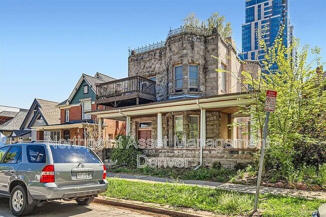 Foto del edificio - Newly Renovated Single Family Home | 1 BR/1BA | Fireplace!