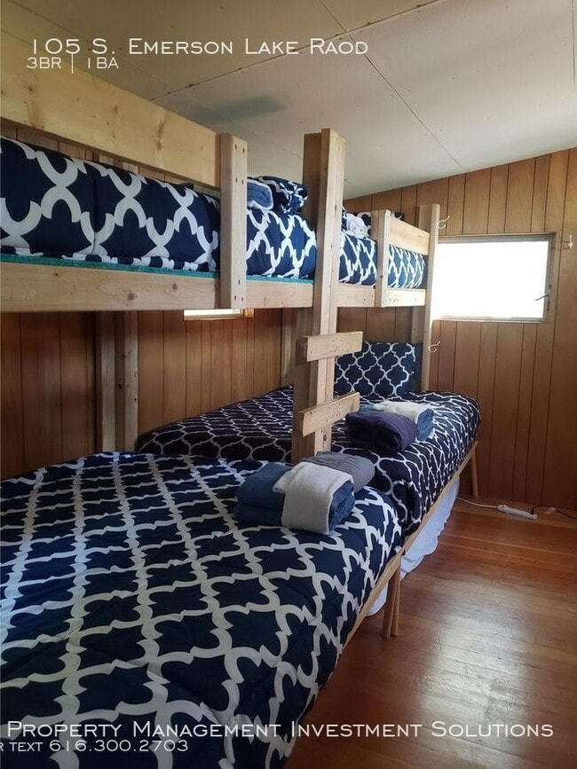 Building Photo - 3 Bedroom Lakefront Cottage